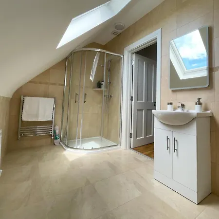 Drumlanaught Farnham فندق مبيت وإفطار