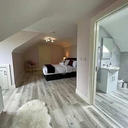 Drumlanaught Farnham Bed & Breakfast *